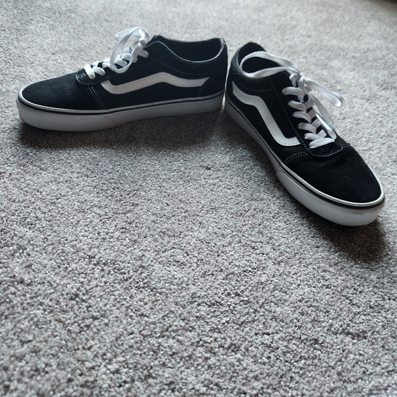 Vans 9.5 Old Skool Shoe - Picture 2 of 8